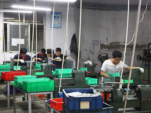 發(fā)動(dòng)機(jī)氣缸蓋